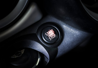 Подержанный автомобиль MINI Hatch 2012 года (17 фото)