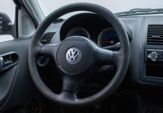 Подержанный автомобиль Volkswagen Polo Hatchback 2000 года (15 фото)