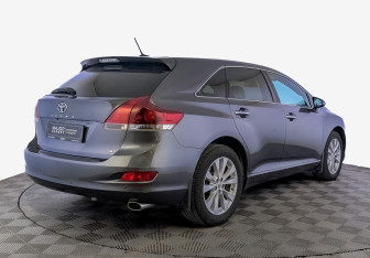 Подержанный автомобиль Toyota Venza 2013 года (5 фото)