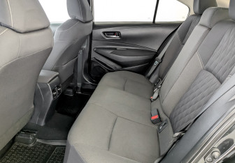 Подержанный автомобиль Toyota Corolla Sedan 2019 года (12 фото)