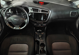 Подержанный автомобиль Kia Ceed Hatchback 2012 года (11 фото)