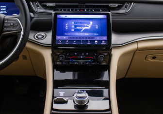 Подержанный автомобиль Jeep Grand Cherokee 2023 года (14 фото)