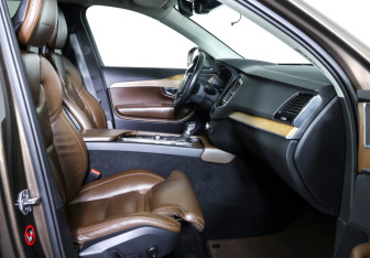 Подержанный автомобиль Volvo XC90 2018 года (11 фото)