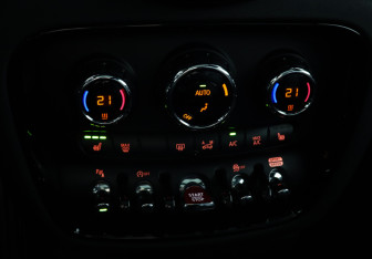 Подержанный автомобиль MINI Clubman Wagon 2022 года (16 фото)