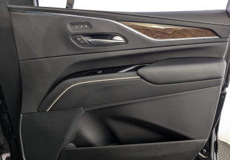 Подержанный автомобиль Cadillac Escalade Suv 2023 года (24 фото)