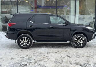 Подержанный автомобиль Toyota Fortuner 2019 года (4 фото)