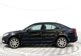 Подержанный автомобиль Skoda Octavia Liftback 2009 года (8 фото)