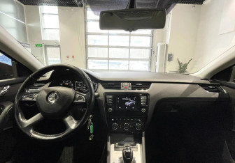 Подержанный автомобиль Skoda Octavia Liftback 2013 года (10 фото)