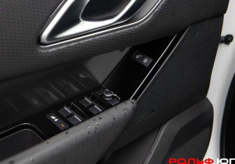 Подержанный автомобиль Land Rover Range Rover Velar 2020 года (20 фото)