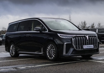 Подержанный автомобиль Voyah Dream 2023 года (4 фото)