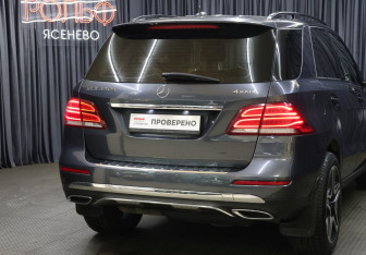 Подержанный автомобиль Mercedes-Benz GLE 2015 года (24 фото)
