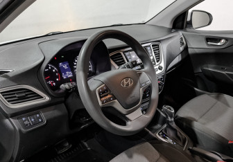 Подержанный автомобиль Hyundai Solaris Sedan 2022 года (15 фото)