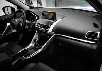 Подержанный автомобиль Mitsubishi Eclipse Cross 2018 года (24 фото)