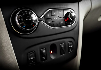 Подержанный автомобиль Renault Logan Sedan 2018 года (25 фото)