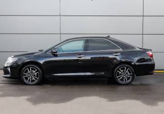 Подержанный автомобиль Toyota Camry Sedan 2017 года (8 фото)