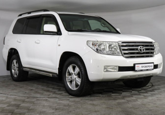 Подержанный автомобиль Toyota Land Cruiser Suv 2010 года (3 фото)
