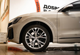 Подержанный автомобиль Audi SQ8 2024 года (37 фото)