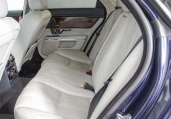 Подержанный автомобиль Jaguar XJ 2014 года (11 фото)