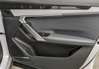 Подержанный автомобиль Geely Atlas 2024 года (19 фото)