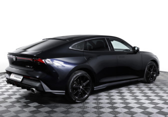 Подержанный автомобиль Changan UNI-V 2023 года (5 фото)