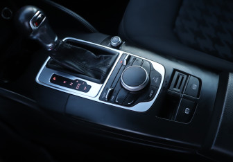 Подержанный автомобиль Audi A3 Hatchback 2015 года (14 фото)