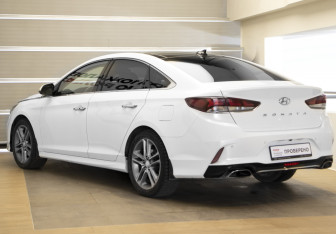 Подержанный автомобиль Hyundai Sonata 2017 года (6 фото)