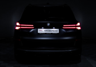 Подержанный автомобиль BMW X5 2025 года (27 фото)