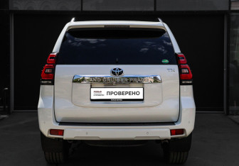 Подержанный автомобиль Toyota Land Cruiser Prado 2018 года (5 фото)