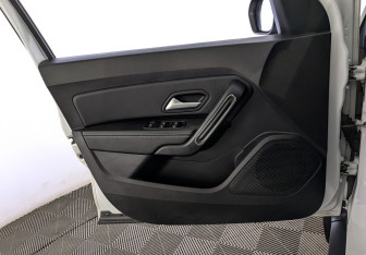 Подержанный автомобиль Renault Duster 2021 года (19 фото)