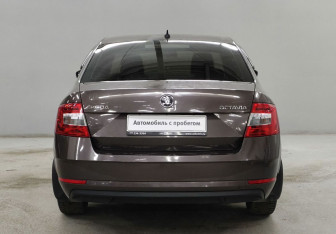 Подержанный автомобиль Skoda Octavia Liftback 2017 года (6 фото)