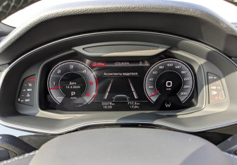 Подержанный автомобиль Audi Q7 2023 года (13 фото)