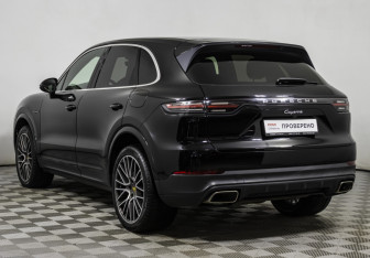 Подержанный автомобиль Porsche Cayenne 2020 года (7 фото)