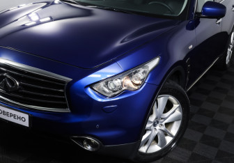 Подержанный автомобиль Infiniti QX70 2017 года (23 фото)