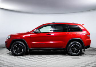 Подержанный автомобиль Jeep Grand Cherokee 2017 года (8 фото)