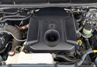 Подержанный автомобиль Toyota Land Cruiser Prado 2015 года (9 фото)