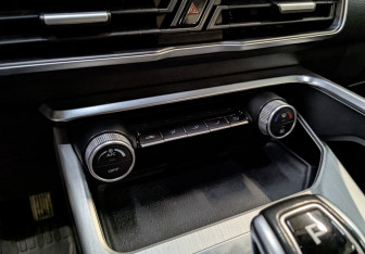 Подержанный автомобиль Geely Coolray 2022 года (21 фото)