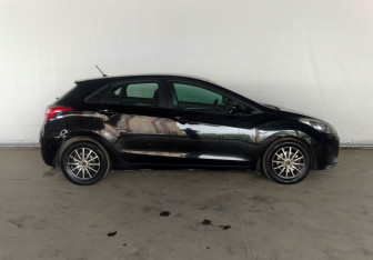 Подержанный автомобиль Hyundai i30 Hatchback 2012 года (8 фото)