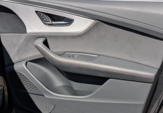 Подержанный автомобиль Audi Q8 2024 года (23 фото)