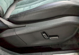 Подержанный автомобиль Geely Monjaro 2023 года (23 фото)