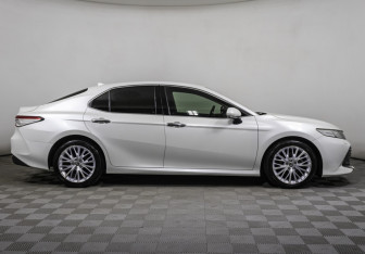 Подержанный автомобиль Toyota Camry Sedan 2020 года (4 фото)