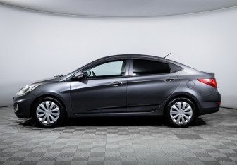 Подержанный автомобиль Hyundai Solaris Sedan 2012 года (8 фото)