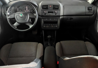 Подержанный автомобиль Skoda Fabia Hatchback 2010 года (9 фото)