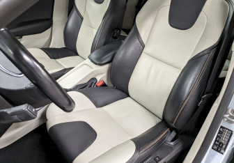 Подержанный автомобиль Volvo V40 Cross Country 2014 года (15 фото)