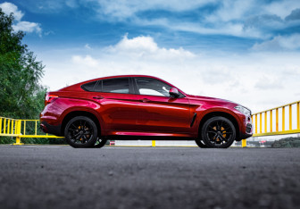 Подержанный автомобиль BMW X6 2017 года (4 фото)