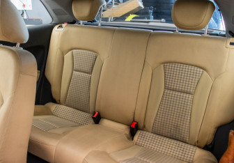 Подержанный автомобиль Audi A1 2011 года (11 фото)