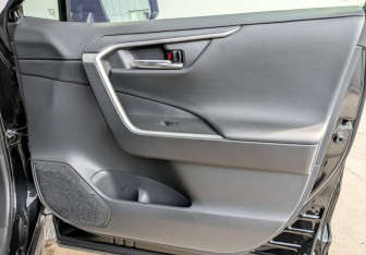 Подержанный автомобиль Toyota RAV4 2024 года (25 фото)