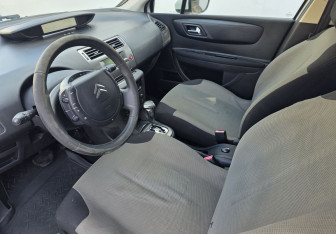 Подержанный автомобиль Citroen C4 Hatchback 2010 года (9 фото)
