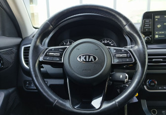 Подержанный автомобиль Kia Seltos 2020 года (13 фото)