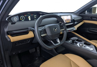 Подержанный автомобиль Changan UNI-V 2022 года (20 фото)