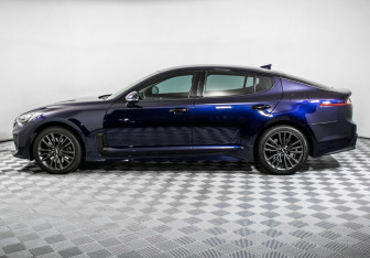 Подержанный автомобиль Kia Stinger 2019 года (8 фото)